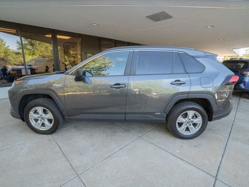 Used 2021 Toyota RAV4 LE AWD/4WD image 4