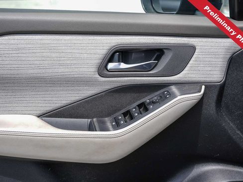 Used 2023 Nissan Rogue SV FWD image 16