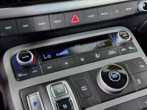 Used 2025 Hyundai Palisade SEL FWD image 17