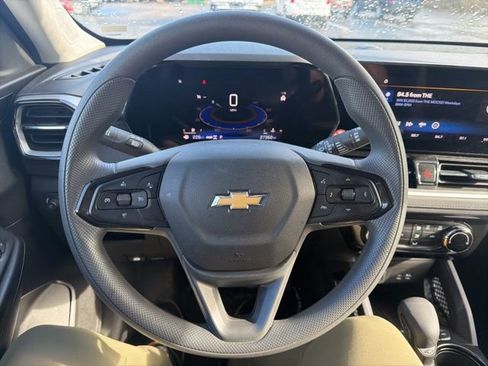 Used 2025 Chevrolet TrailBlazer LT AWD/4WD image 18