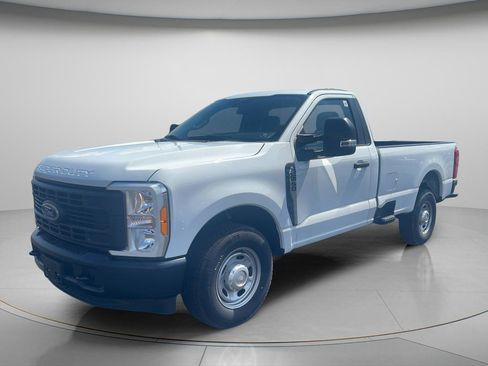 Used 2023 Ford F250 XL RWD image 3