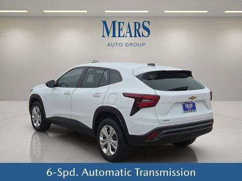 Used 2024 Chevrolet Trax LS image 4