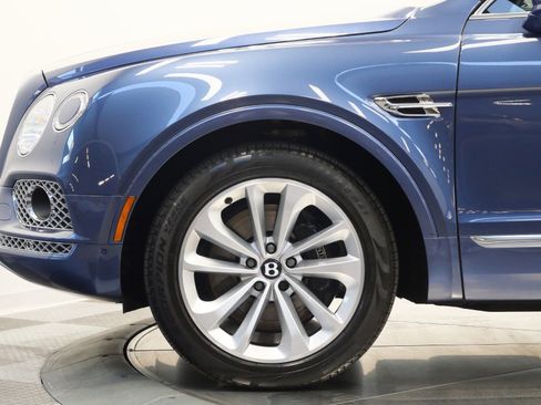 Used 2018 Bentley Bentayga Onyx Edition image 42