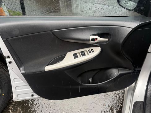 Used 2010 Toyota Corolla S image 12