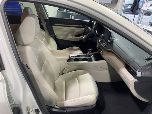 Used 2019 Nissan Altima 2.5 SV image 16