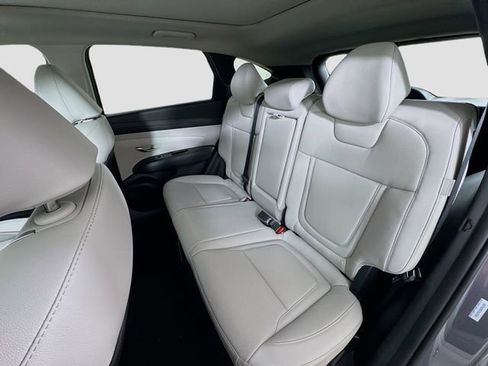 Used 2025 Hyundai Tucson Limited image 27