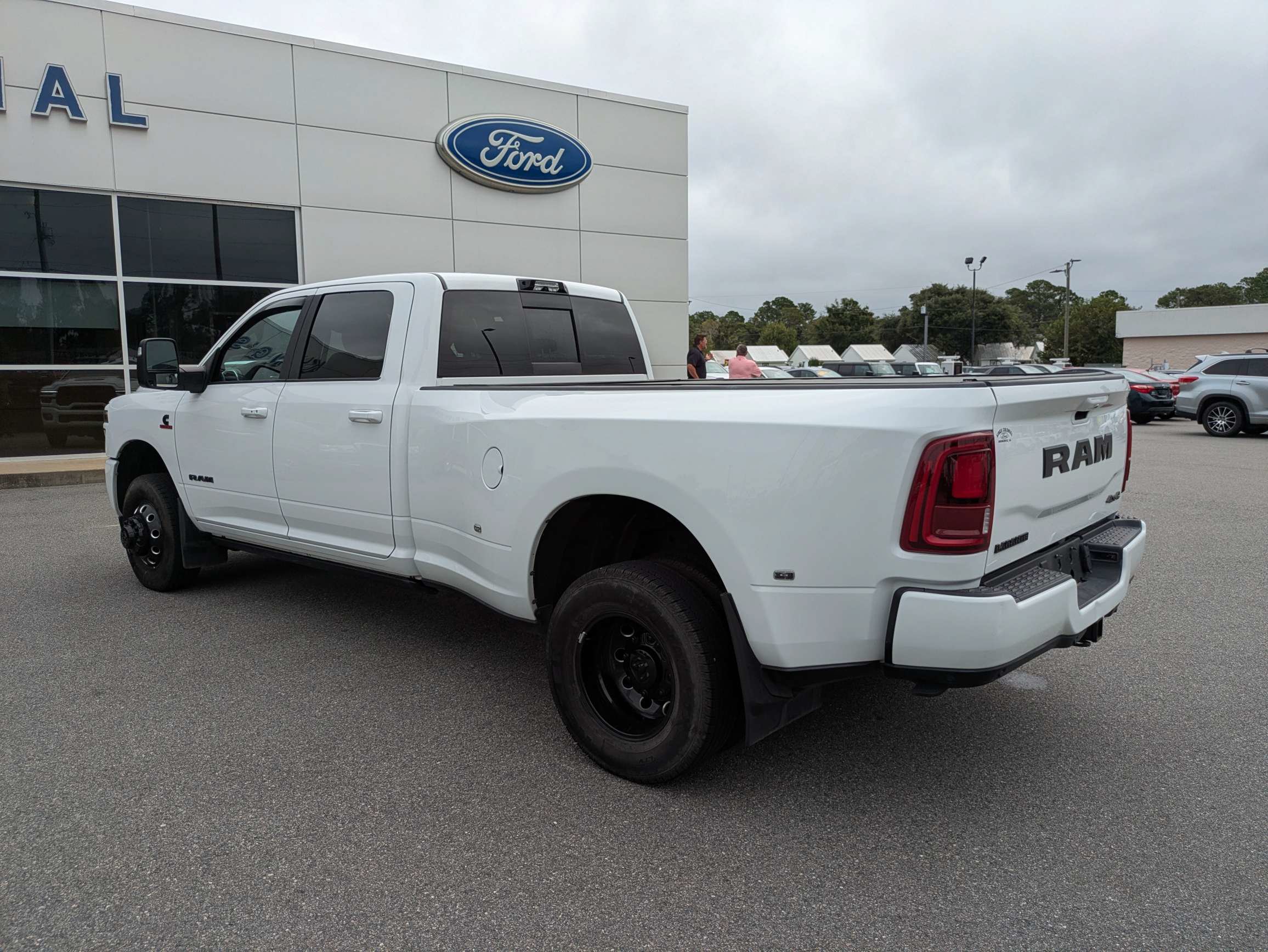 Used 2025 RAM 3500 Laramie AWD/4WD image 6