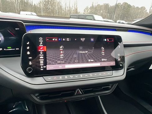 Used 2024 Dodge Charger R/T w/ Plus Group image 28