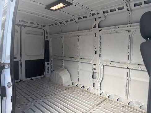 Used 2025 RAM ProMaster 2500 w/ Convenience Group FWD image 14