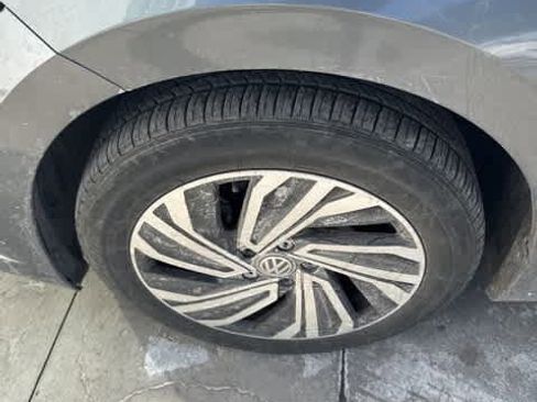 Certified 2021 Volkswagen Jetta SEL Premium image 9