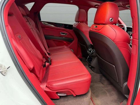 Certified 2022 Bentley Bentayga image 39