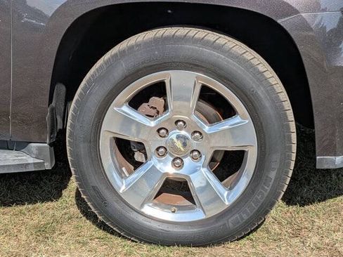 Used 2017 Chevrolet Suburban LT AWD/4WD image 10