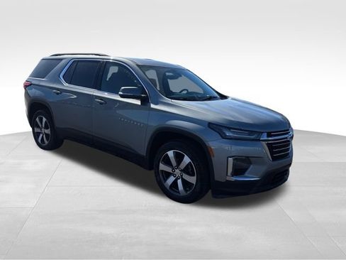 Used 2023 Chevrolet Traverse LT w/ LT Premium Package AWD/4WD image 6