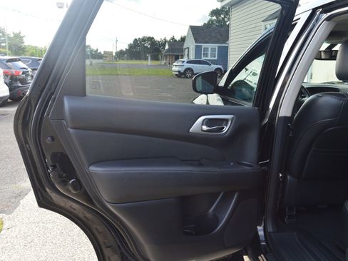 Used 2015 Nissan Pathfinder Platinum AWD/4WD image 29