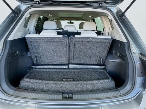 Used 2020 Volkswagen Tiguan SE w/ Panoramic Sunroof Package FWD image 18