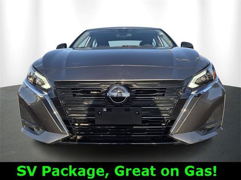 Used 2024 Nissan Altima 2.5 SV image 2