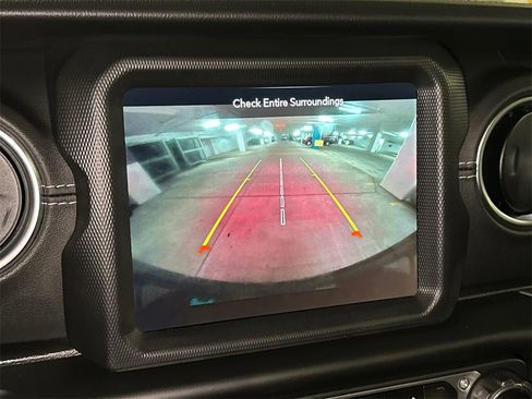 Used 2022 Jeep Wrangler Unlimited Sahara w/ Cold Weather Group image 31