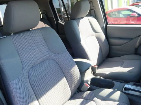 Used 2019 Nissan Frontier SV image 22