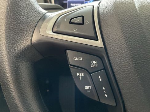Used 2020 Ford Fusion SE image 12