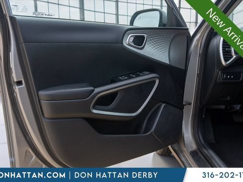 Used 2023 Kia Soul LX w/ LX Technology Package FWD image 16