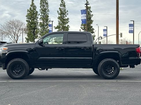 Used 2022 Toyota Tacoma SR image 5