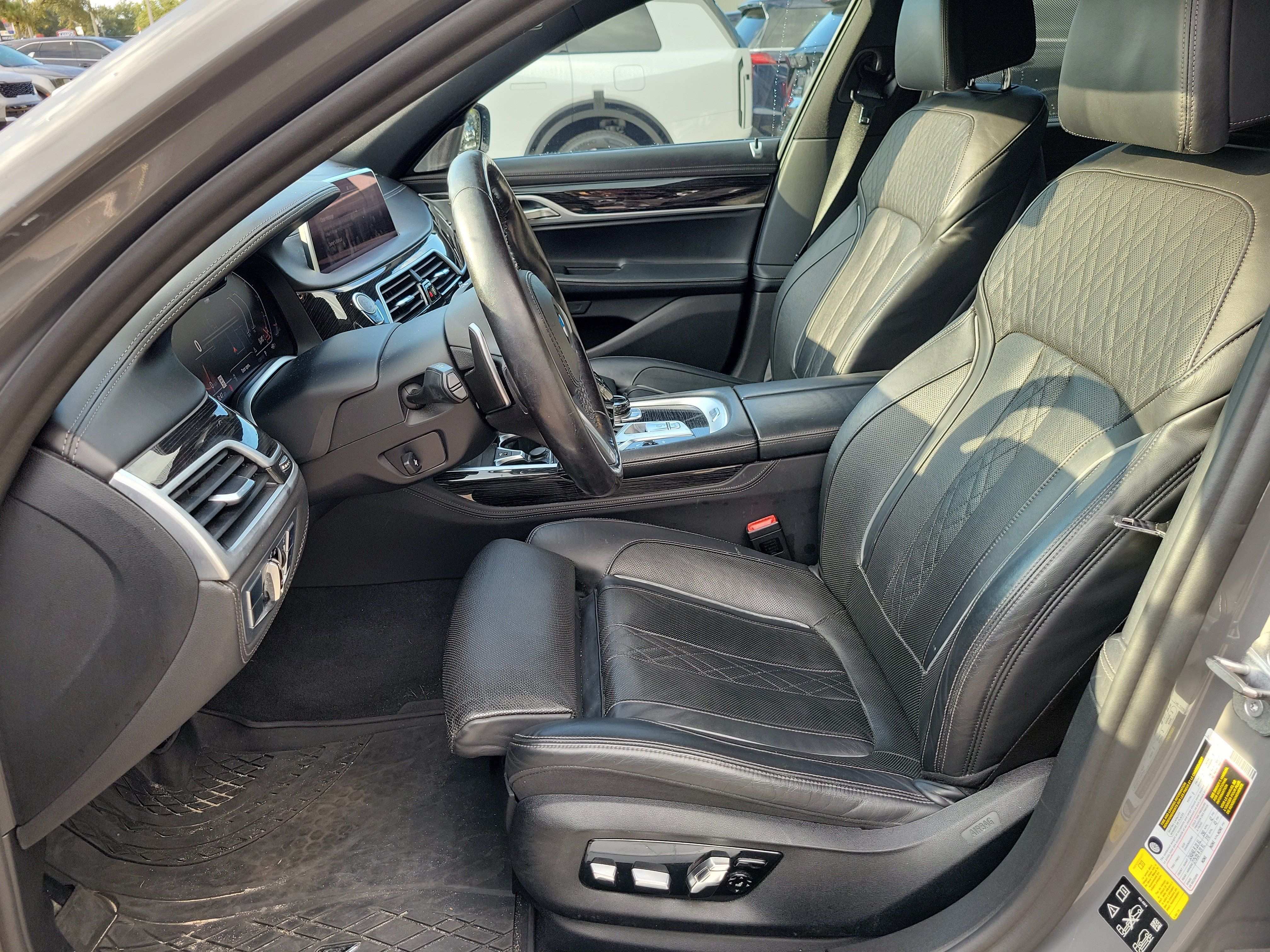 Used 2020 BMW 750i xDrive w/ Executive Package AWD/4WD image 23