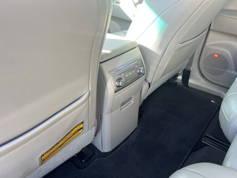 Used 2011 Toyota Highlander SE image 26