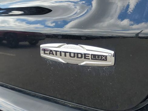 Used 2023 Jeep Compass Latitude image 6