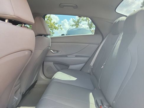 Used 2025 Hyundai Elantra SE FWD image 11