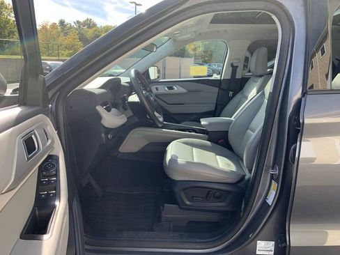 Certified 2025 Ford Explorer Active w/ Active Comfort Package image 33