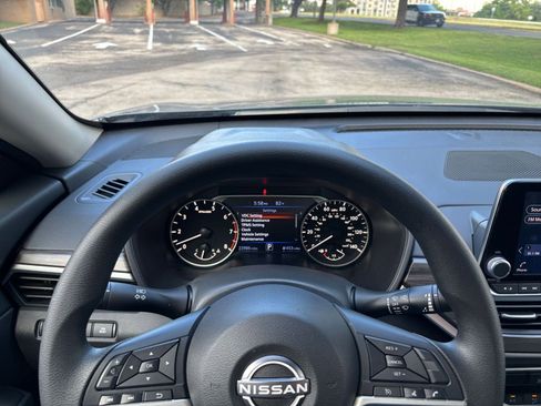 Used 2025 Nissan Altima 2.5 SV FWD image 29