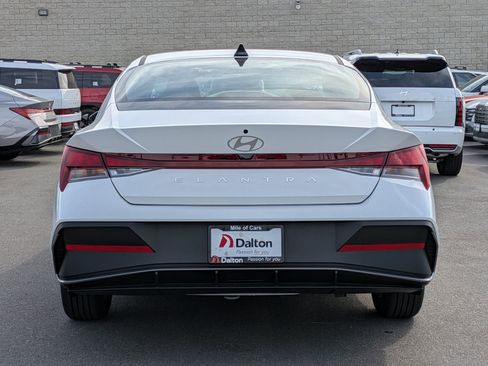 New 2026 Hyundai Elantra SE image 3