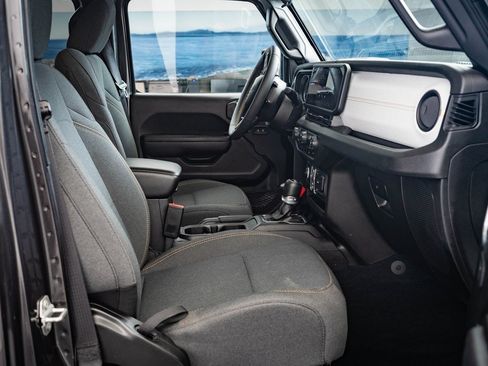 Used 2024 Jeep Wrangler Unlimited image 22