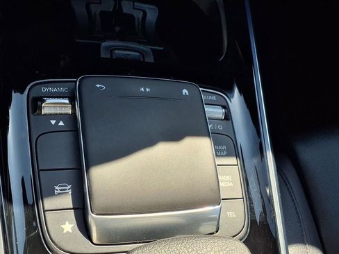 Used 2021 Mercedes-Benz GLB 250 GLB 250 image 23