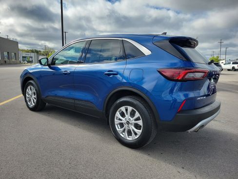 Used 2023 Ford Escape Active w/ Tech Pack #1 AWD/4WD image 3