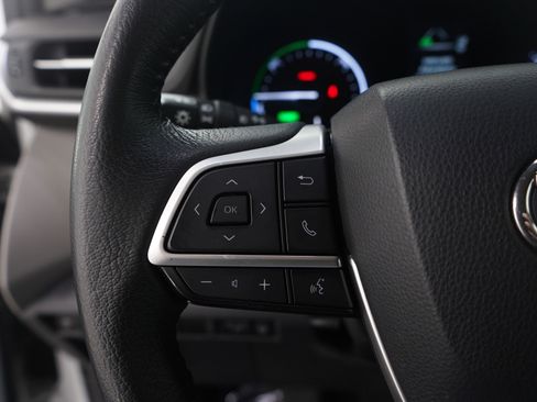 Used 2021 Toyota Sienna XLE w/ XLE Plus Package image 28