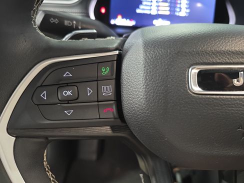 Used 2024 Jeep Grand Cherokee Laredo X w/ Luxury Tech Group I RWD image 14