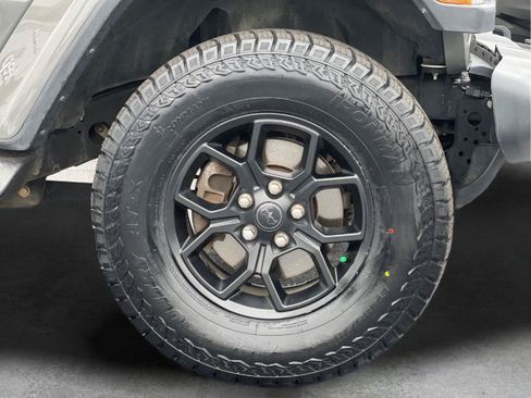 Used 2020 Jeep Wrangler Unlimited Sahara AWD/4WD image 28