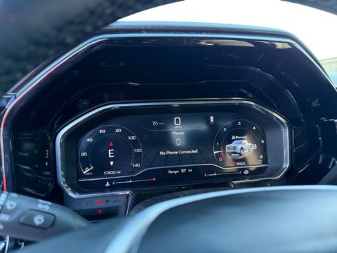 Used 2024 GMC Sierra 1500 SLT image 15