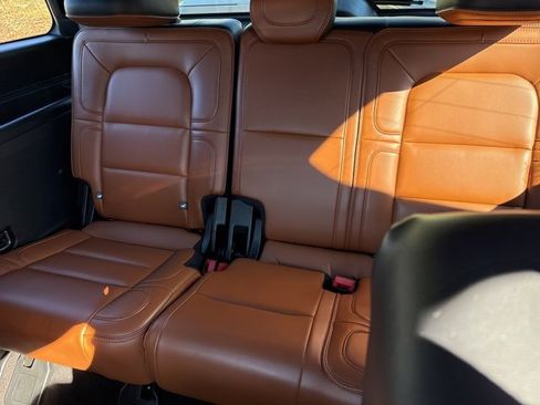 Used 2019 Lincoln Navigator Reserve image 19