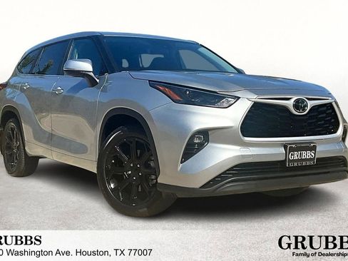 Used 2023 Toyota Highlander L image 1