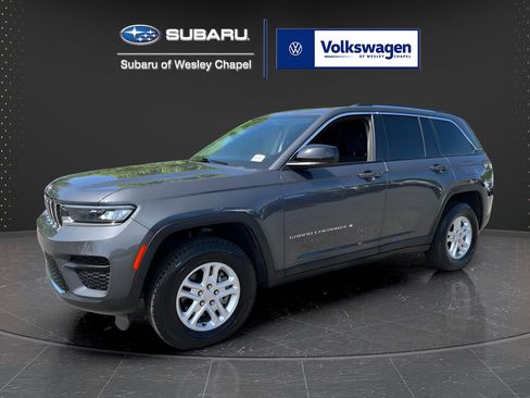 Used 2023 Jeep Grand Cherokee Laredo AWD/4WD image 4