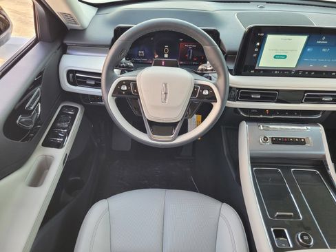 Used 2026 Lincoln Aviator AWD image 8