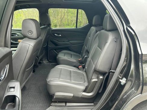 Used 2023 Chevrolet Traverse LT w/ LT Premium Package AWD/4WD image 9