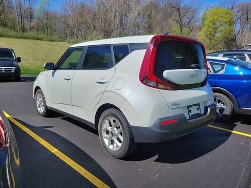 Certified 2022 Kia Soul LX w/ Technology Package FWD image 4