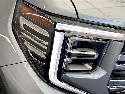 New 2026 GMC Sierra 1500 SLT image 15