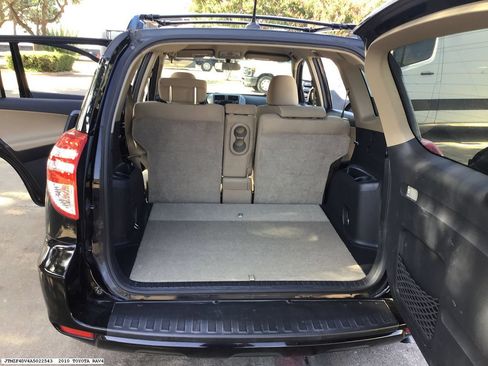 Used 2010 Toyota RAV4 2WD w/ Base L4 Extra Value Pkg image 9