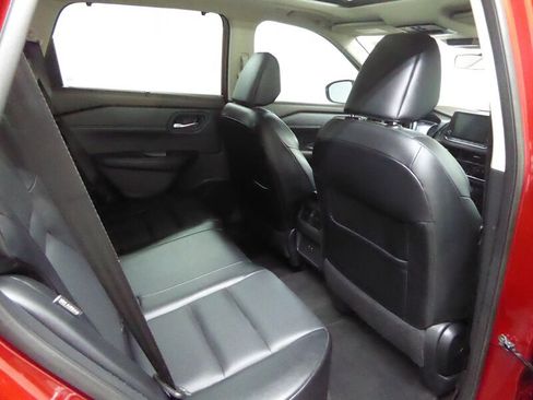 Used 2022 Nissan Rogue SV w/ SV Premium Package FWD image 30