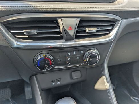 Certified 2024 Buick Encore GX Preferred FWD image 23