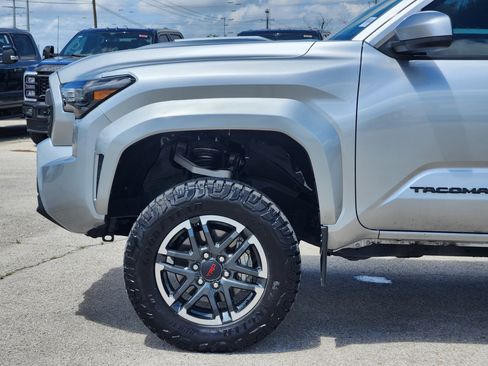 Used 2024 Toyota Tacoma TRD Sport AWD/4WD image 9